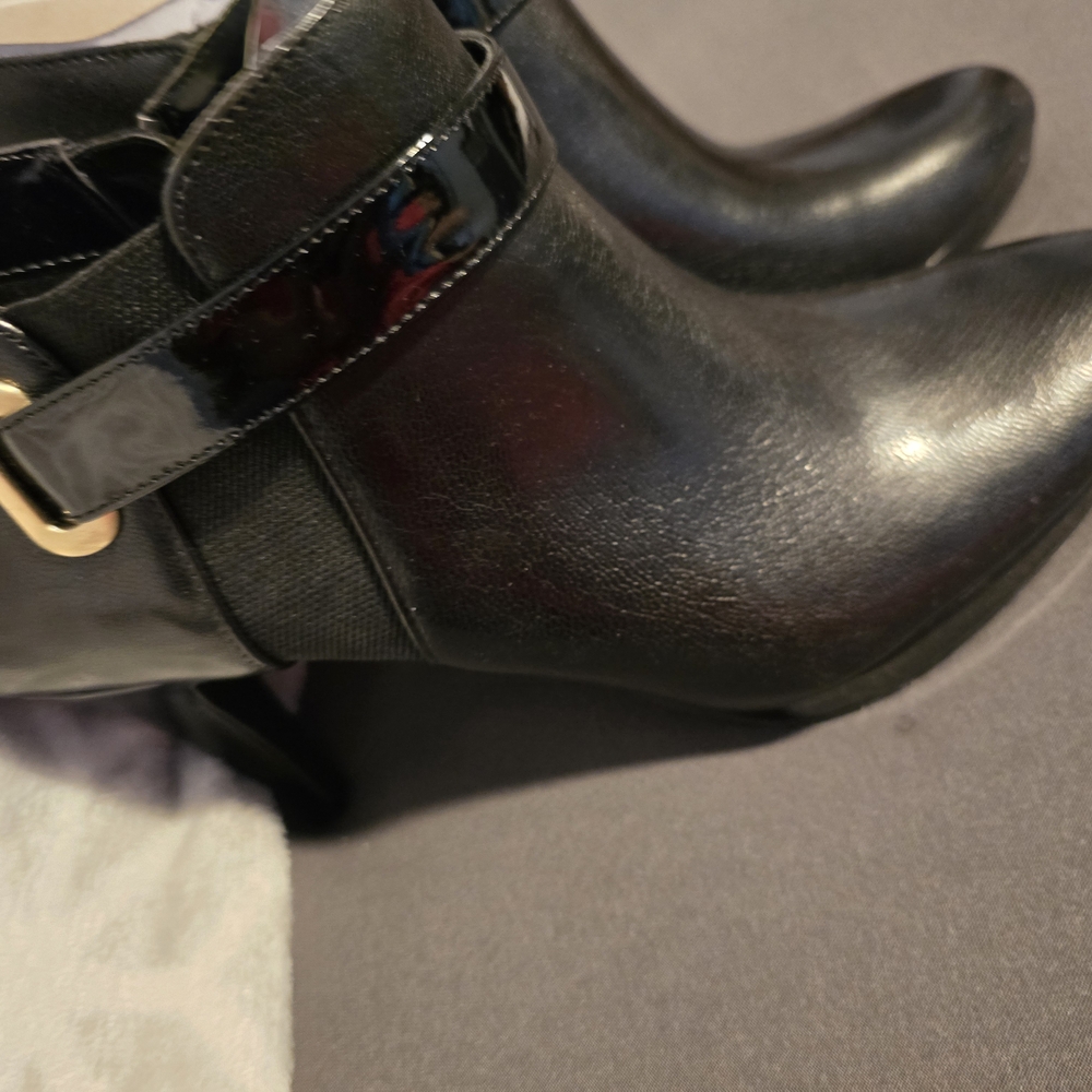 New Bandolino Black Ankle Booties with Chunky Heel